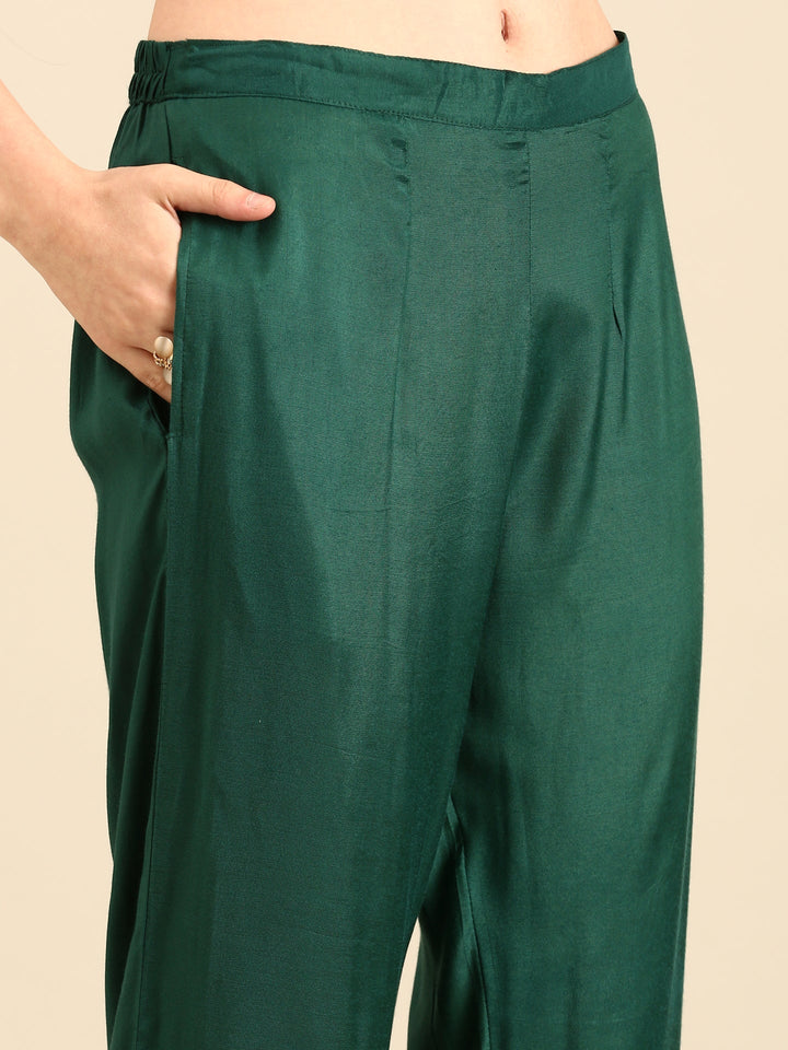 Neerus Green muslin digital printed suit set - detail view 3