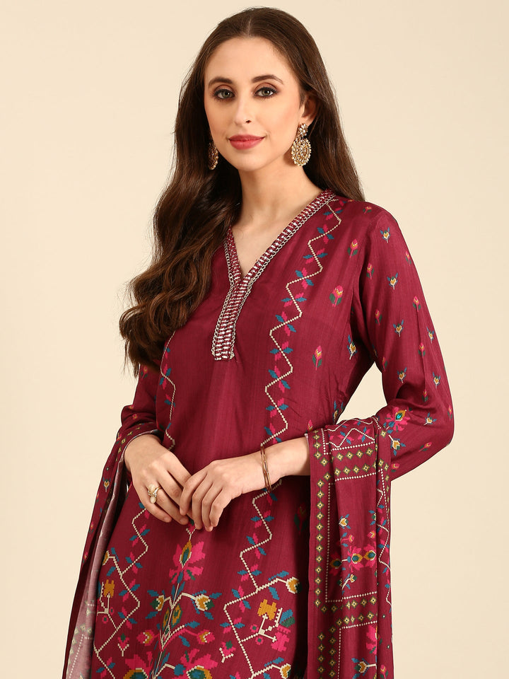 Neerus Maroon muslin digital printed suit set - detail view 3