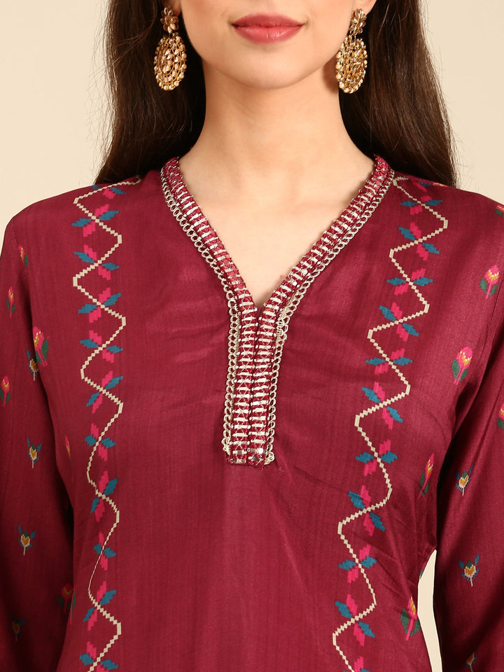 Neerus Maroon muslin digital printed suit set - detail view 2