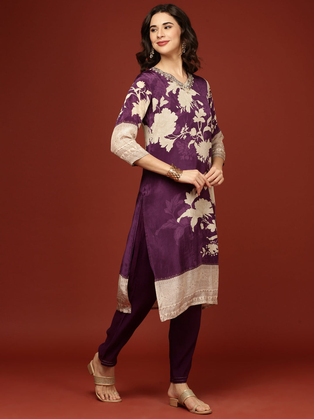 Neerus Purple crepe printed suit set - back view