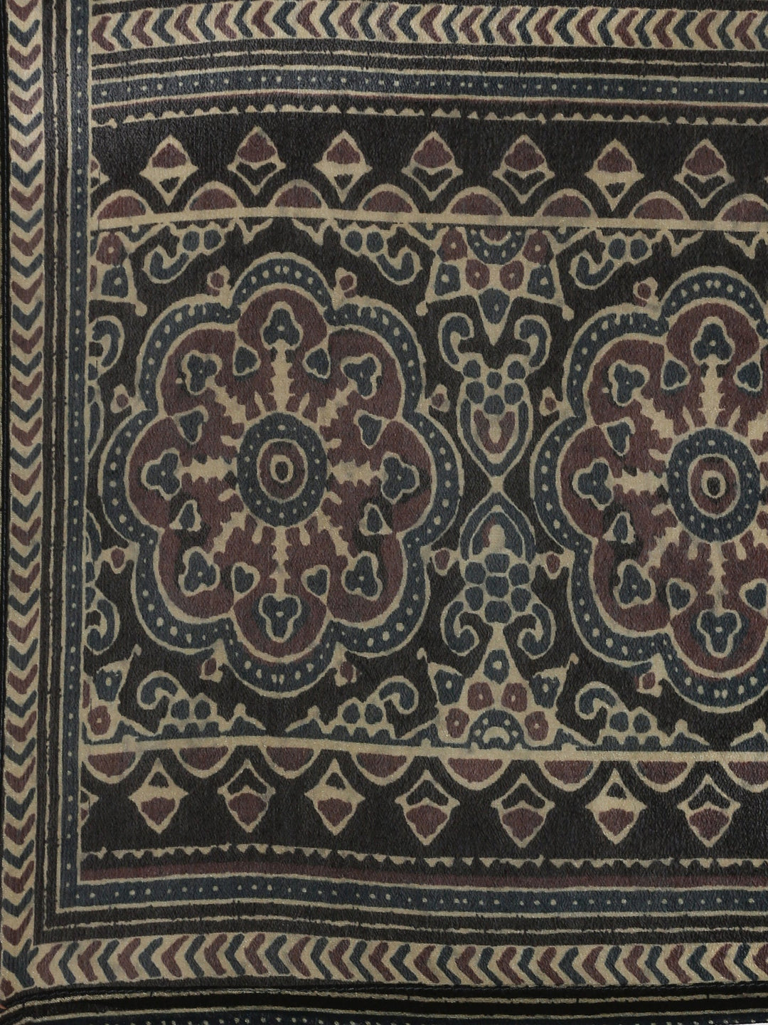 Neerus Brown crepe printed suit set - detail view 4