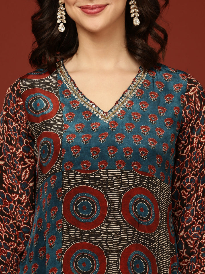 Neerus Green crepe printed suit set - detail view 1