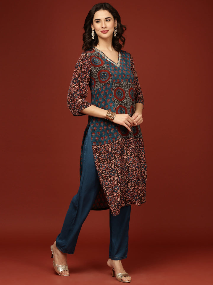 Neerus Green crepe printed suit set - back view