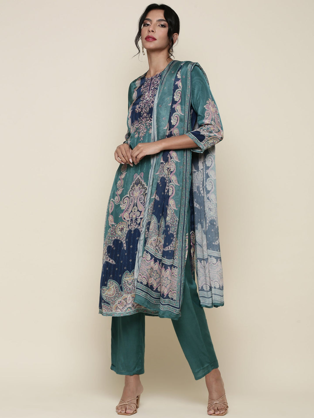 Neerus Green crepe digital printed suit set - detail view 2