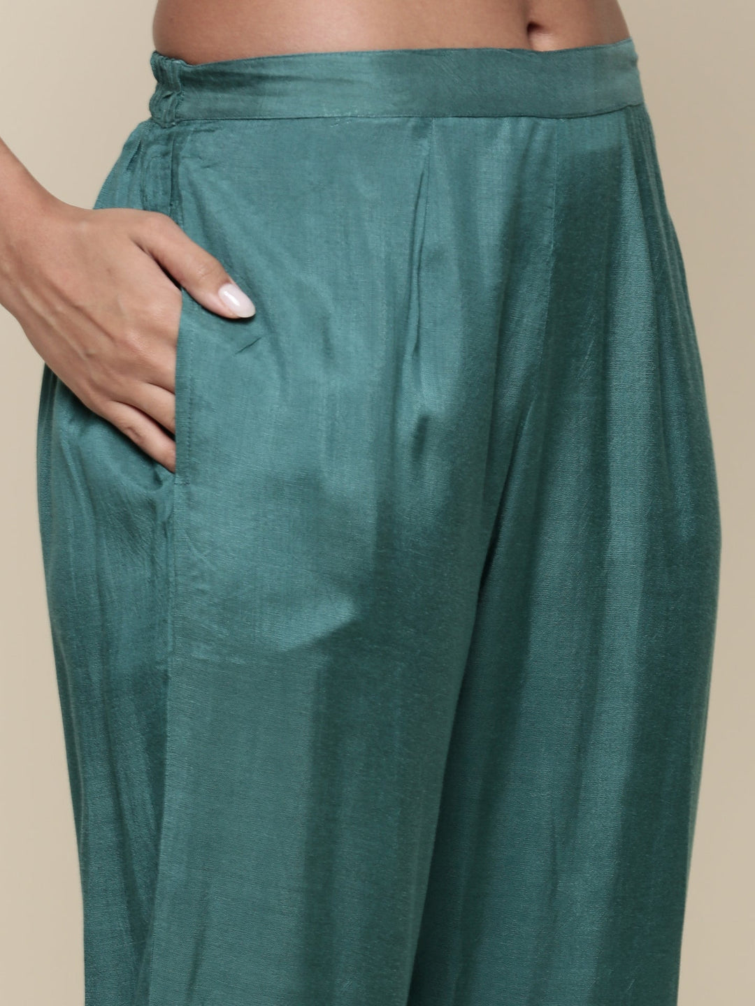 Neerus Green crepe digital printed suit set - detail view 3