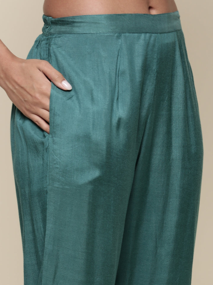 Neerus Green crepe digital printed suit set - detail view 3