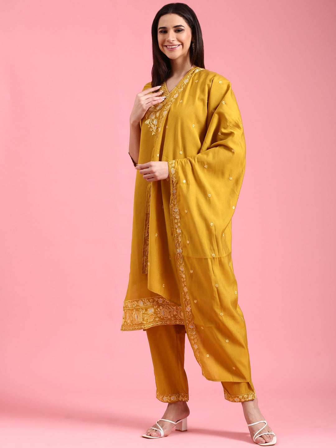 Neerus Yellow modal embroidered suit set - detail view 2