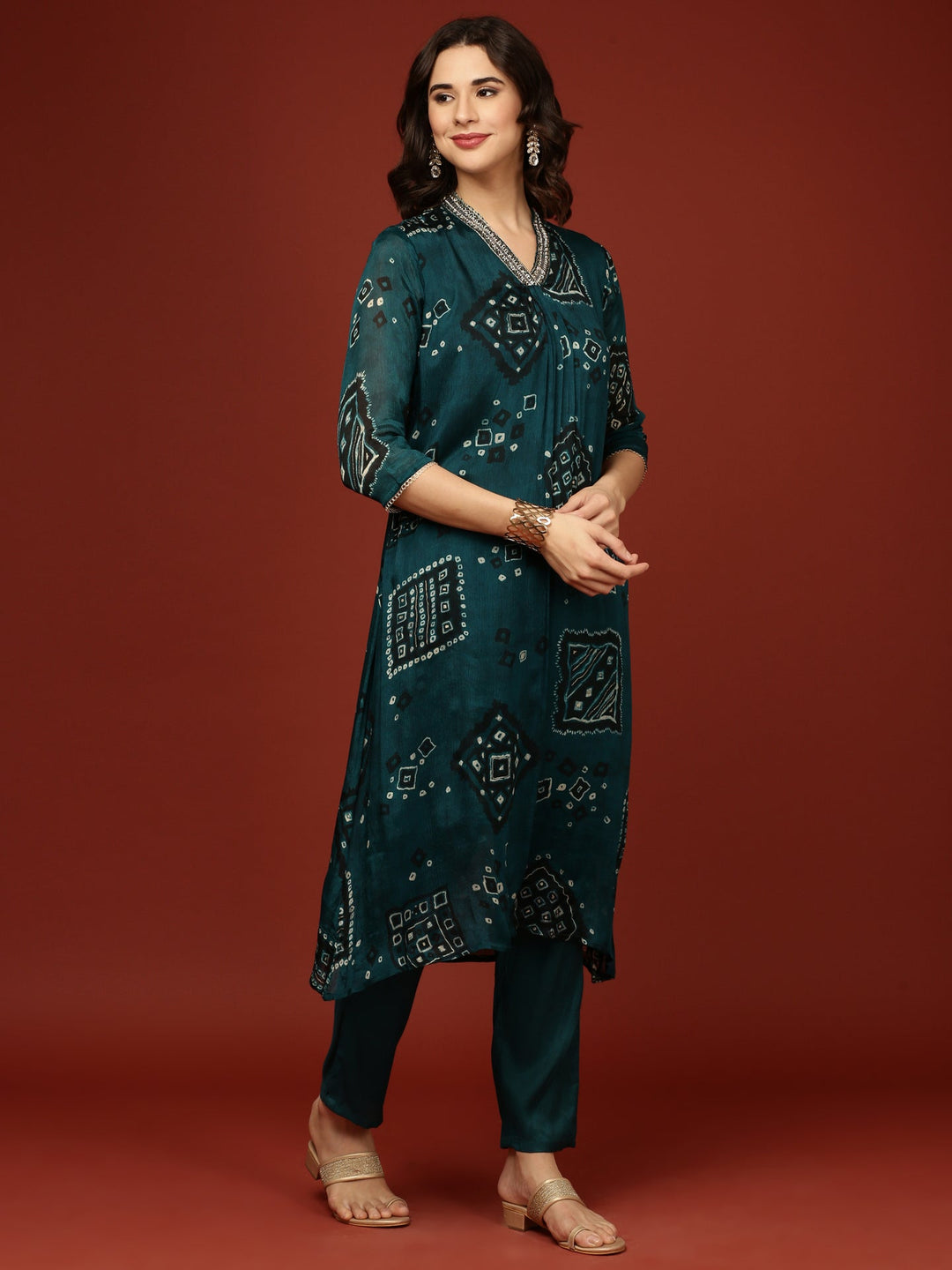 Neerus Green Chinon Printed Suit Set - back view