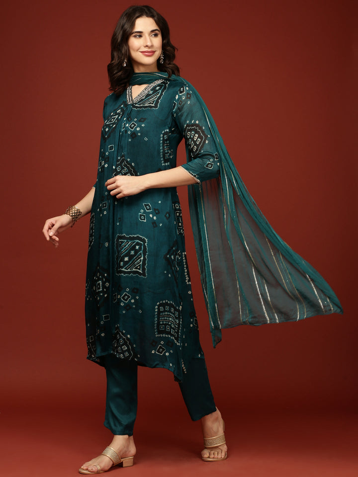 Neerus Green Chinon Printed Suit Set - detail view 2