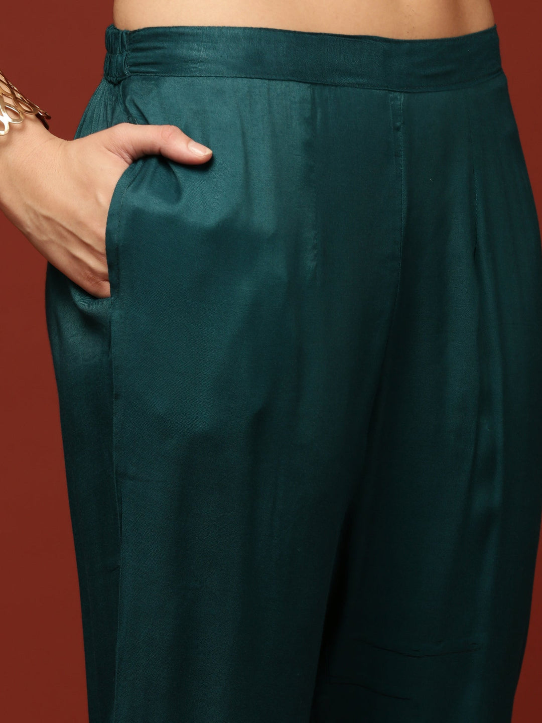 Neerus Green Chinon Printed Suit Set - detail view 3