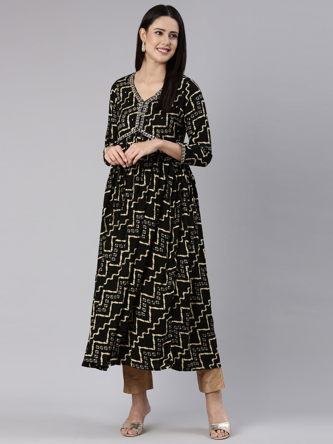 Neerus Black printed chevron straight dress - detail view 2