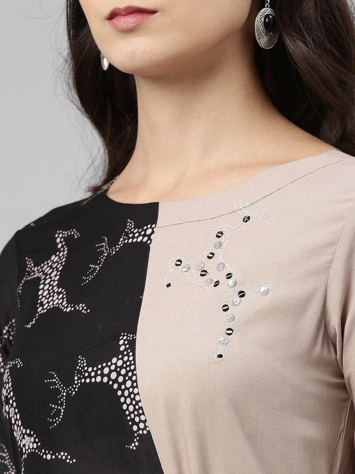 Neerus Black printed cotton straight kurti - detail view 1
