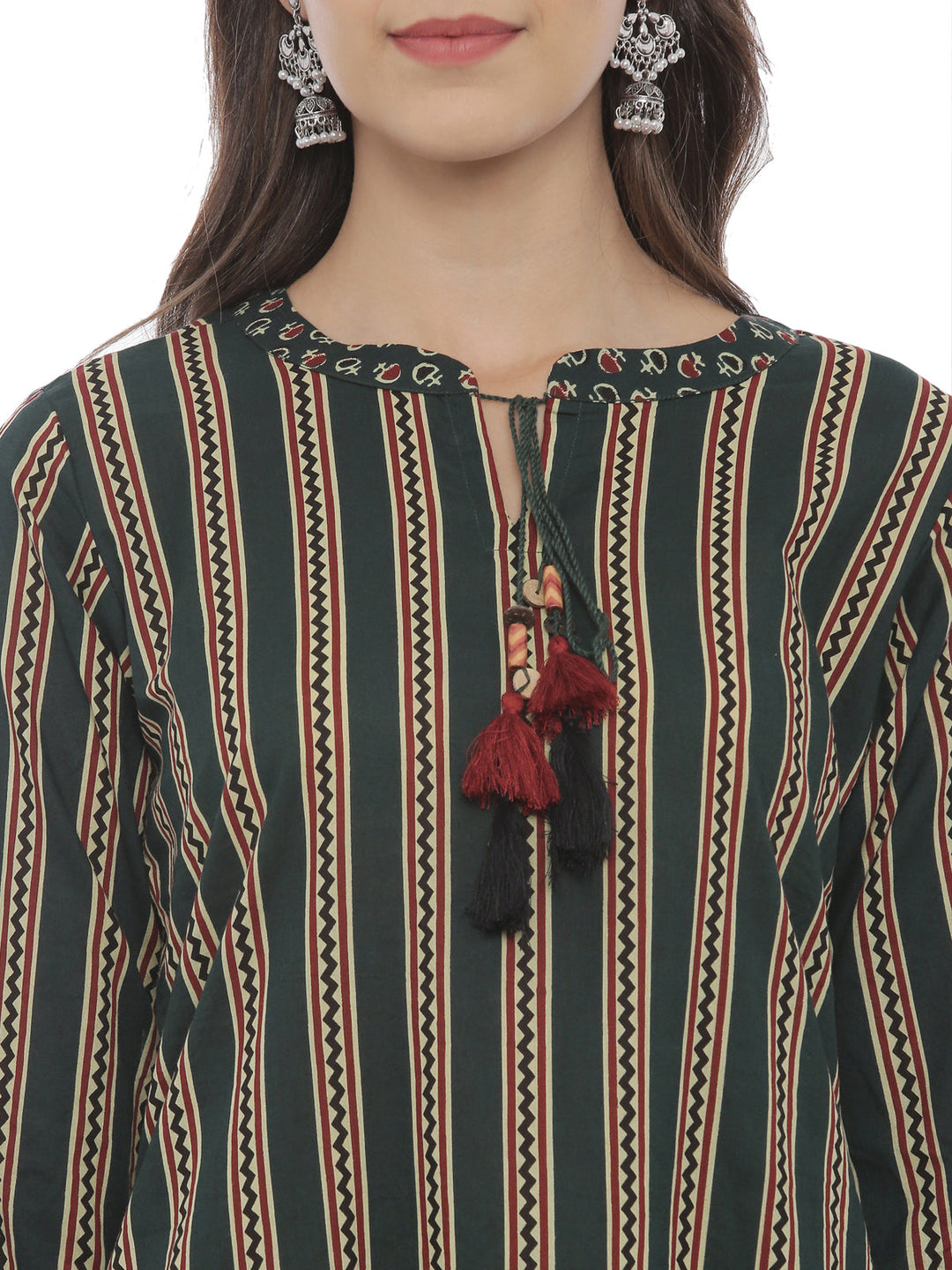 Neerus Green cotton printed straight kurta - detail view 2