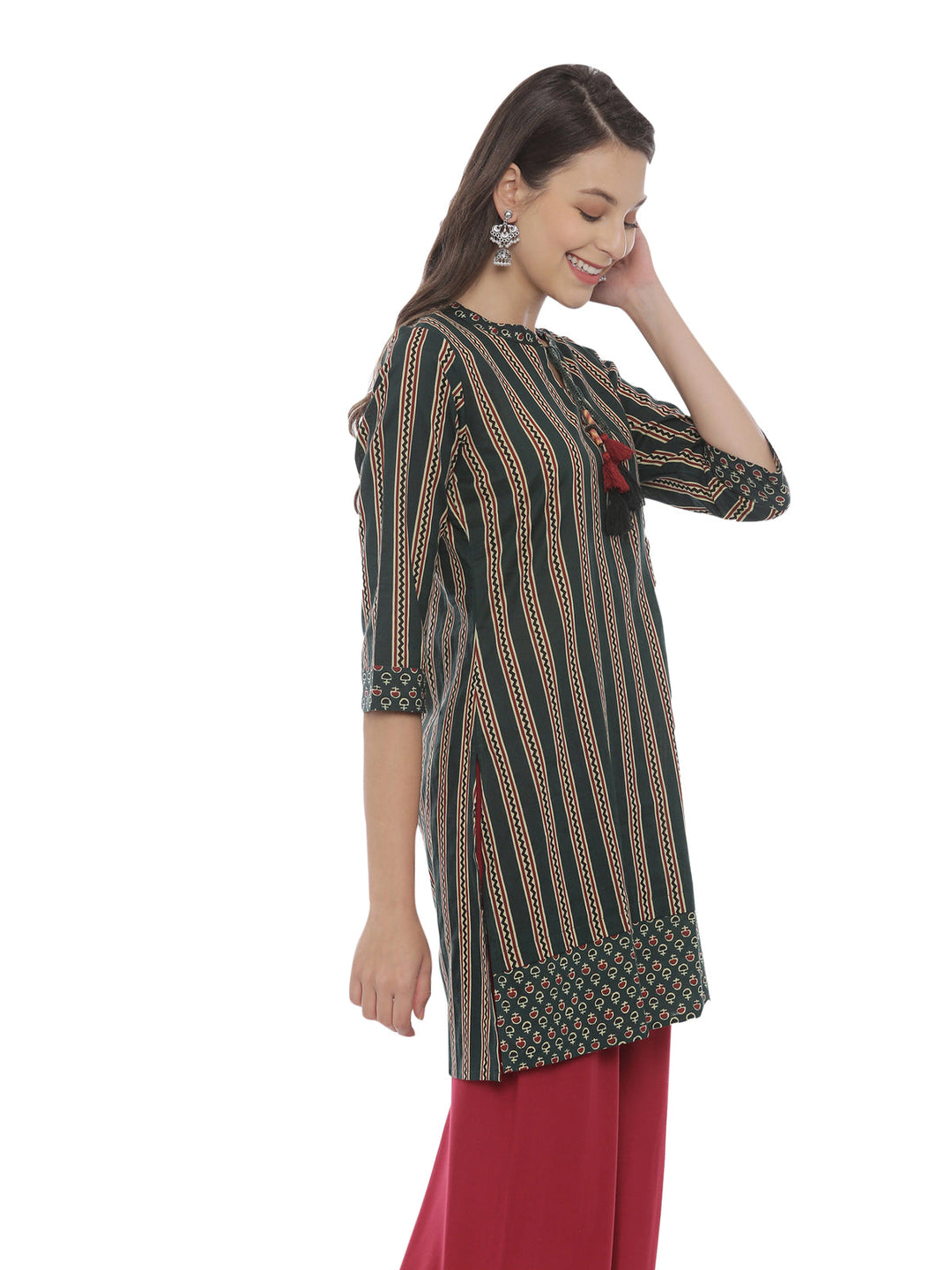 Neerus Green cotton printed straight kurta - side view