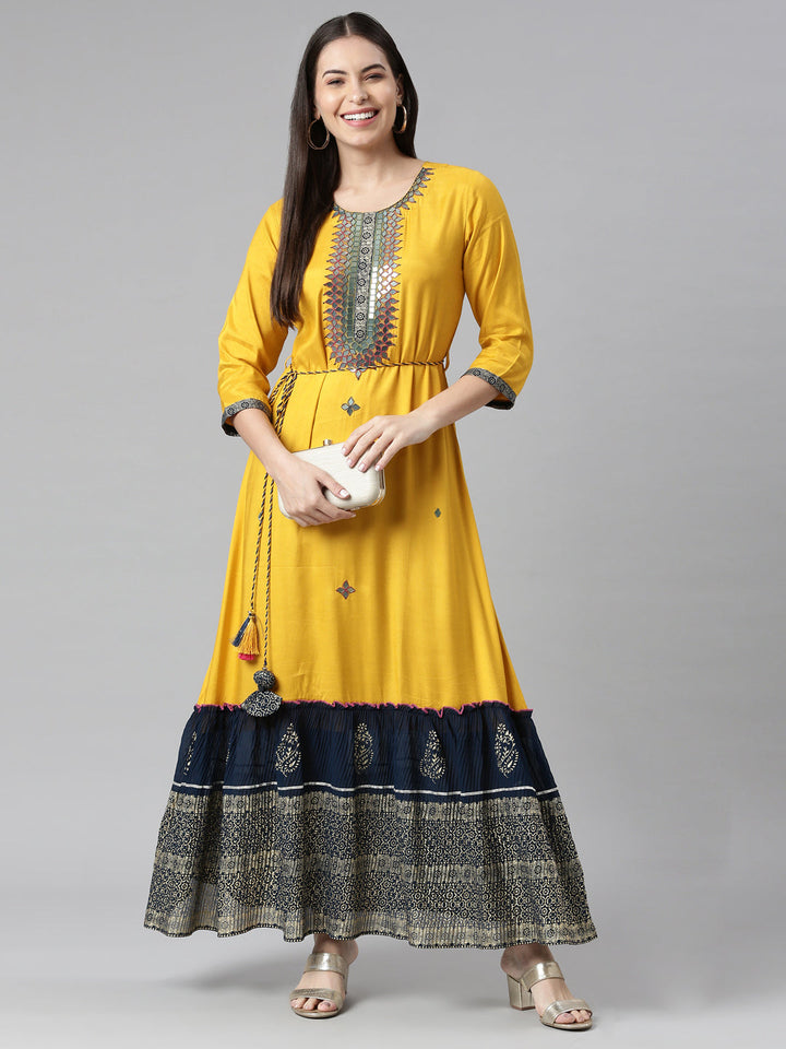 Neerus Yellow rayon solid dress - detail view 2