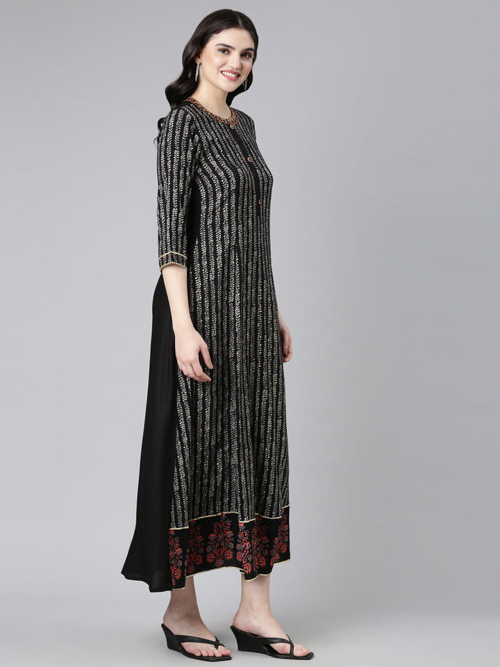 Neerus Black printed straight dress - back view