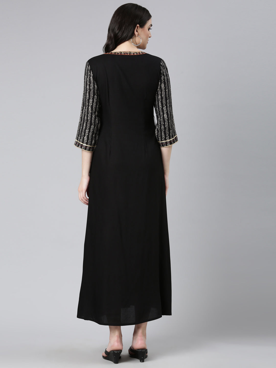 Neerus Black printed straight dress - side view