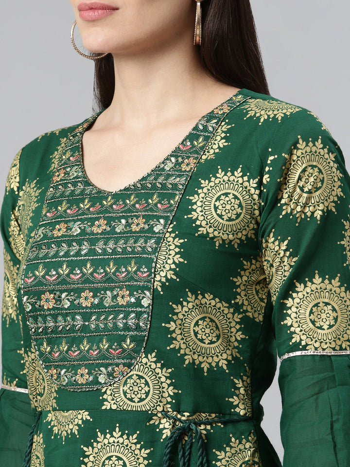 Neerus Green printed floral dress - detail view 1