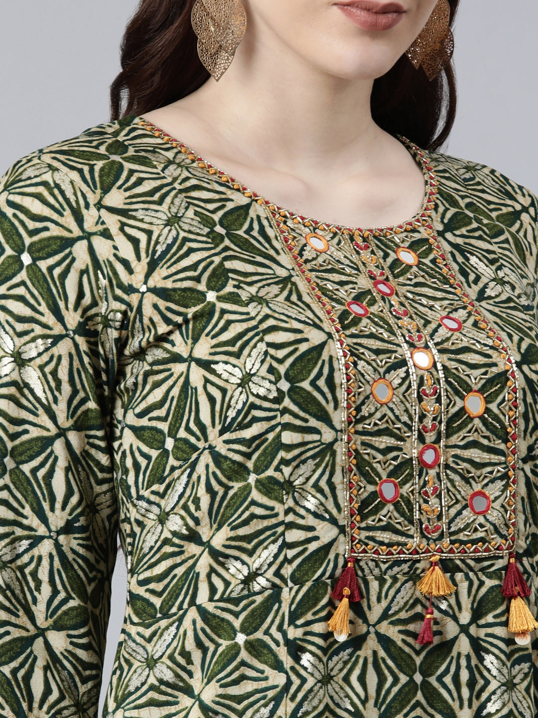 Neerus Green Rayon Dress - detail view 1