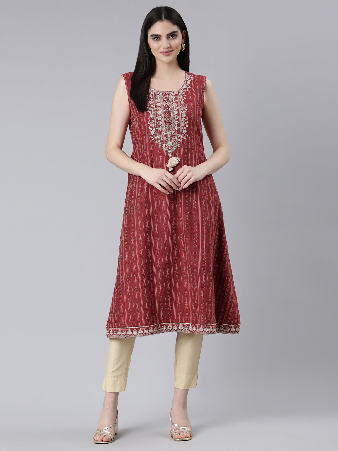 Neerus Maroon slub cotton printed A-line kurti - detail view 2