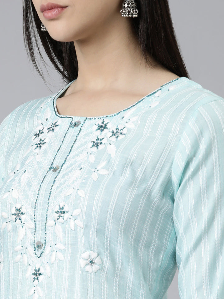 Neerus Green slub cotton thread embroidered straight kurti - detail view 1