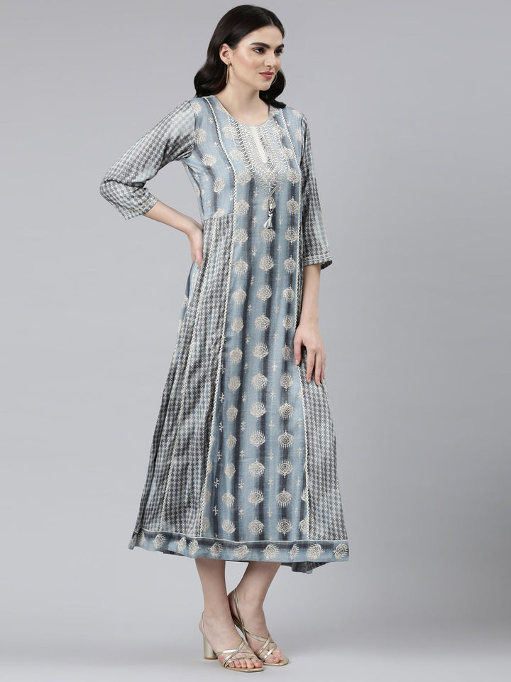 Neerus Grey slub cotton printed straight dress - back view