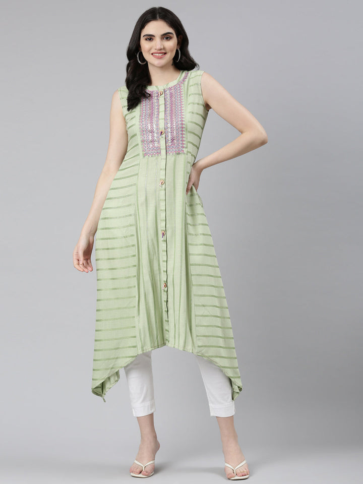 Neerus Green Viscose Rayon Embroidered Straight Dress - detail view 2