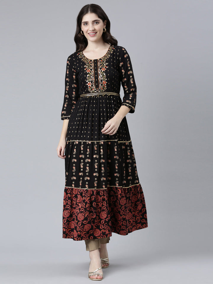 Neerus Black Straight Casual Printed Dress