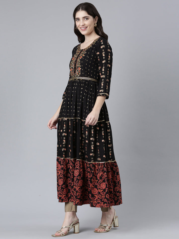 Neerus Black Straight Casual Printed Dress
