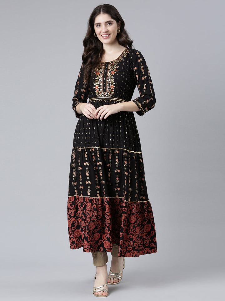 Neerus Black Straight Casual Printed Dress
