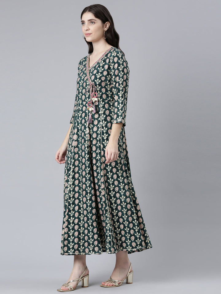 Neerus Green printed straight dress - back view