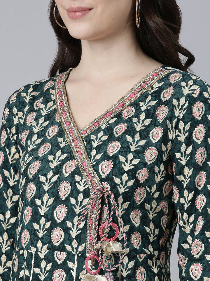 Neerus Green printed straight dress - detail view 1