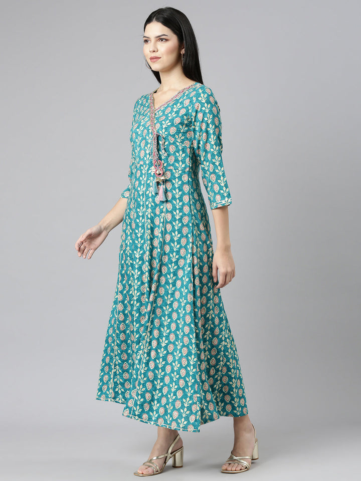 Neerus Green printed straight dress - back view