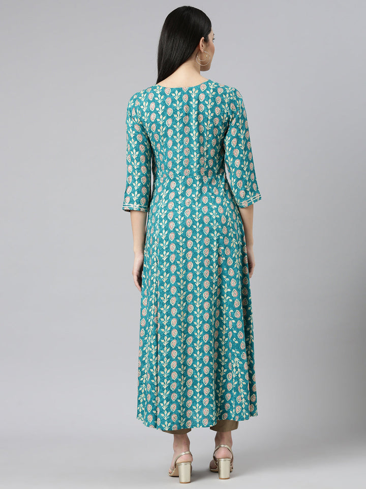 Neerus Green printed straight dress - side view
