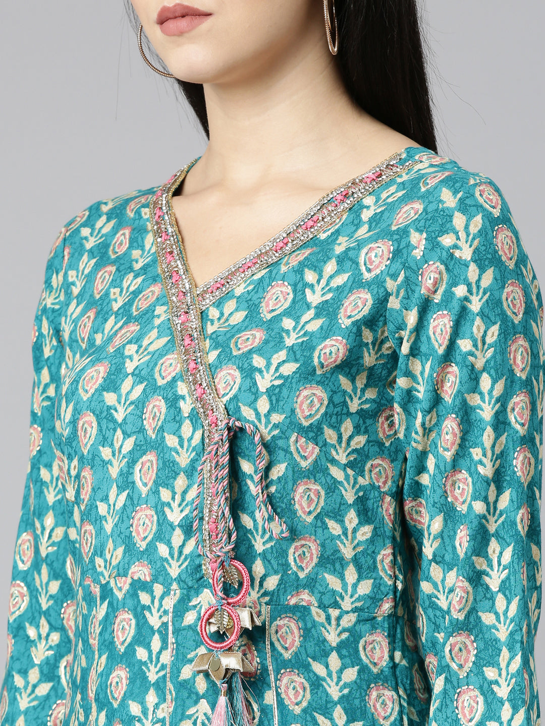 Neerus Green printed straight dress - detail view 1
