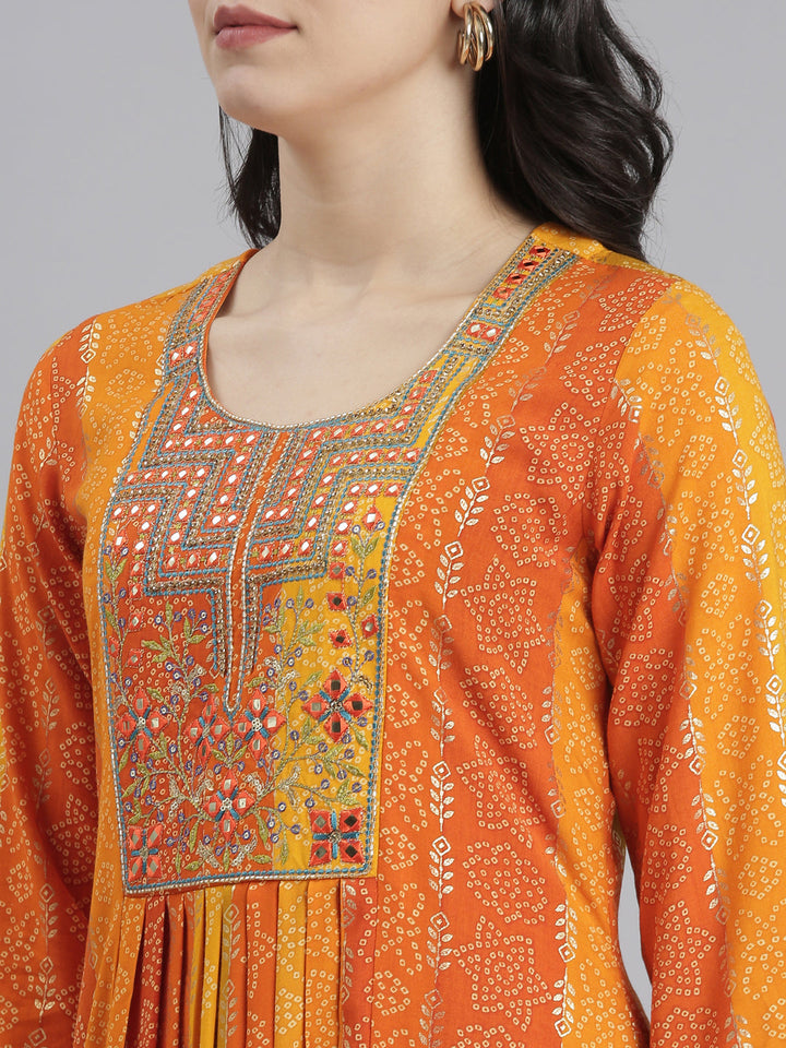 Neerus Orange rayon printed straight dress - detail view 2