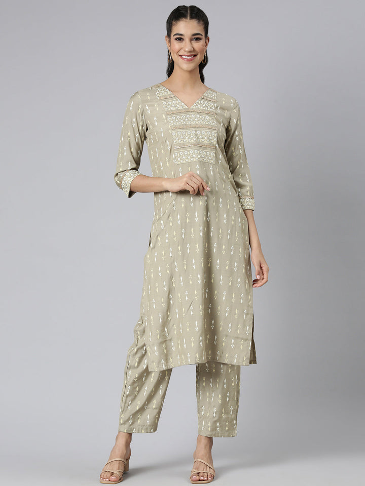 Neerus Green Printed Straight Kurta and Trousers