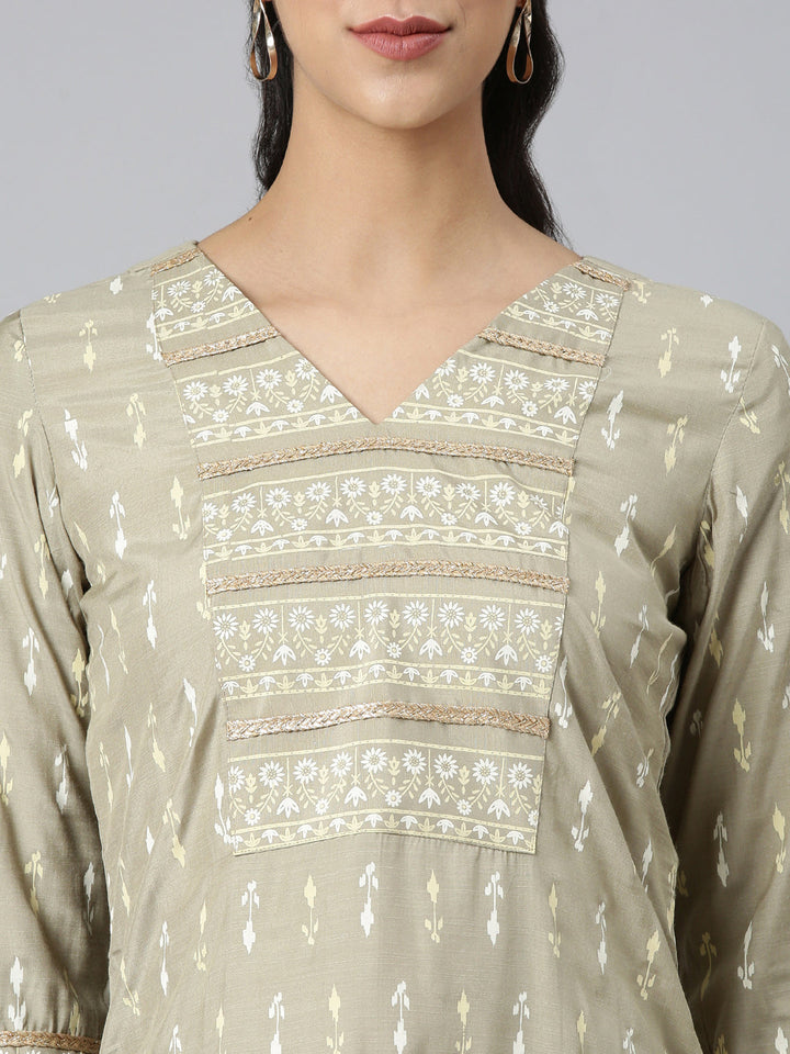 Neerus Green Printed Straight Kurta and Trousers