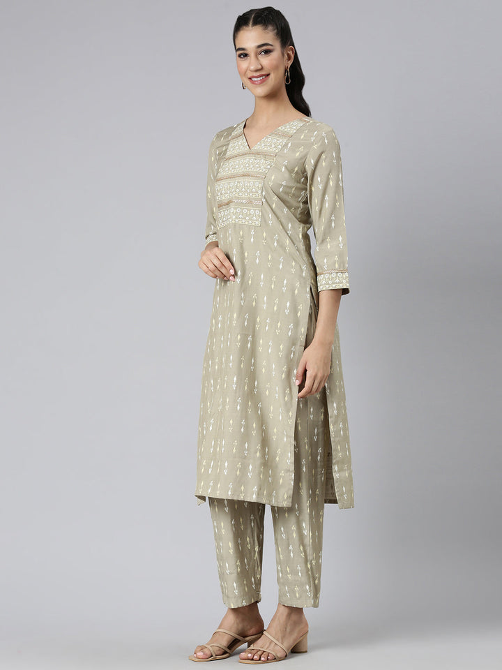 Neerus Green Printed Straight Kurta and Trousers