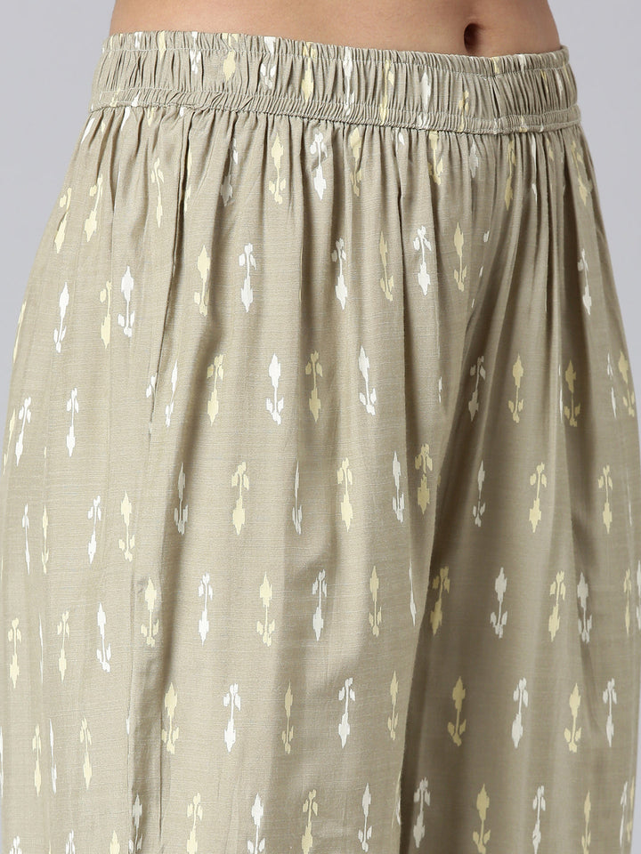 Neerus Green Printed Straight Kurta and Trousers