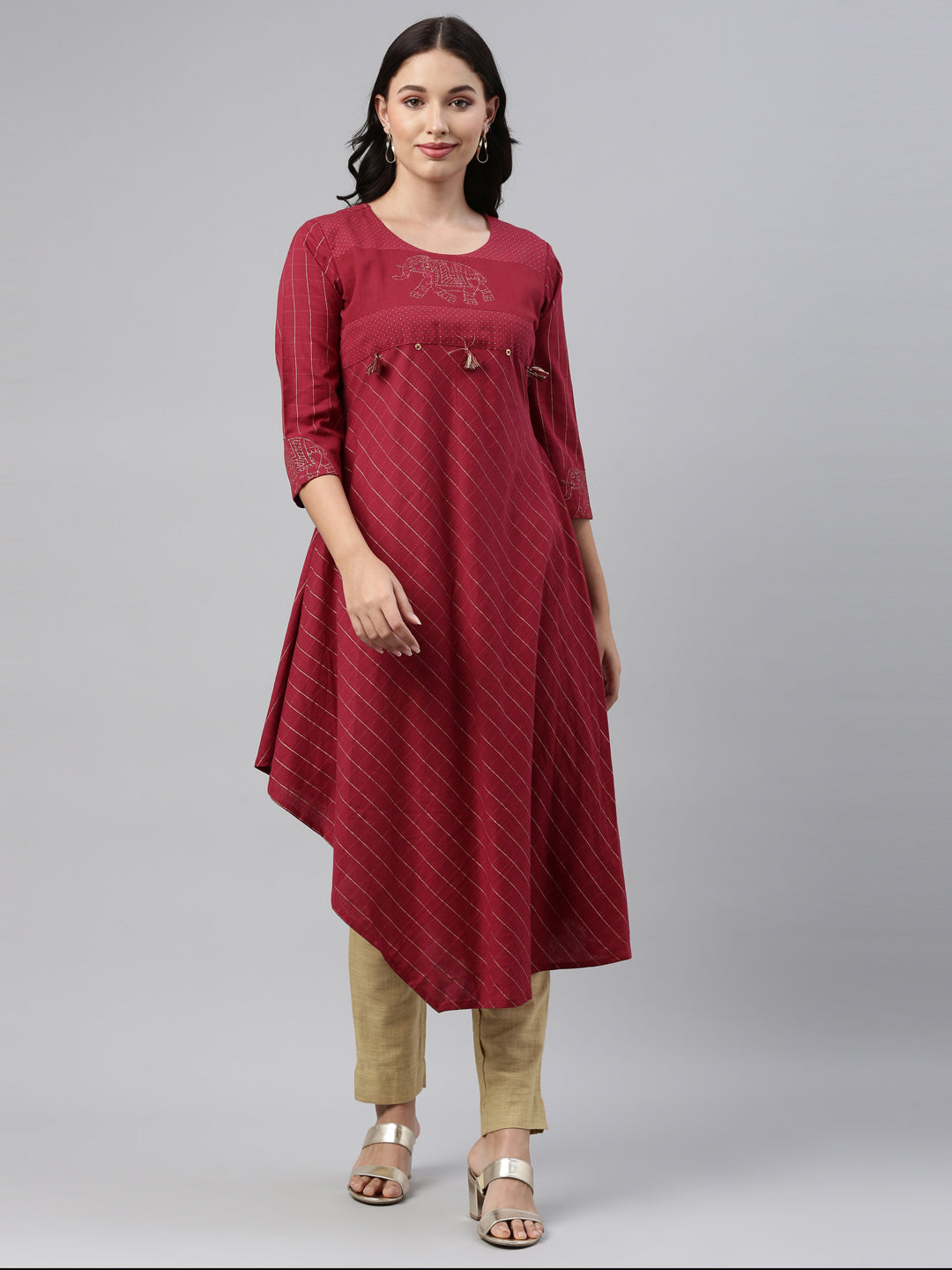 Neerus Maroon rayon solid kurti - detail view 4