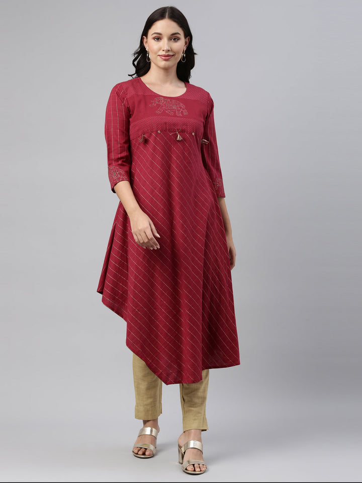 Neerus Maroon rayon solid kurti - detail view 4