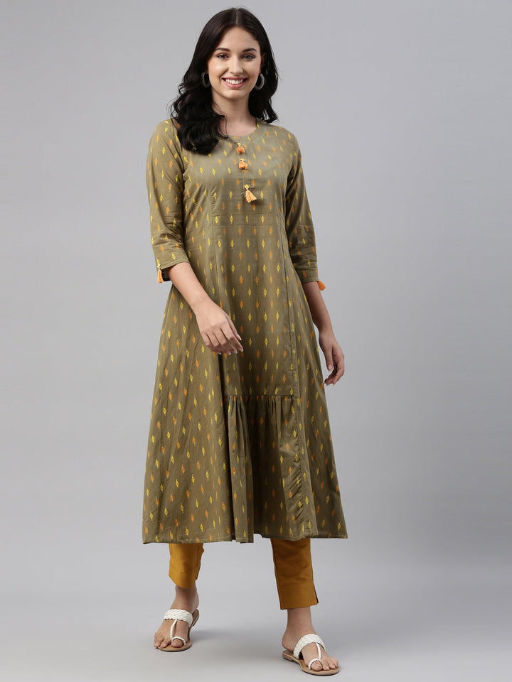 Neerus Green cotton printed kurti tunic - detail view 2