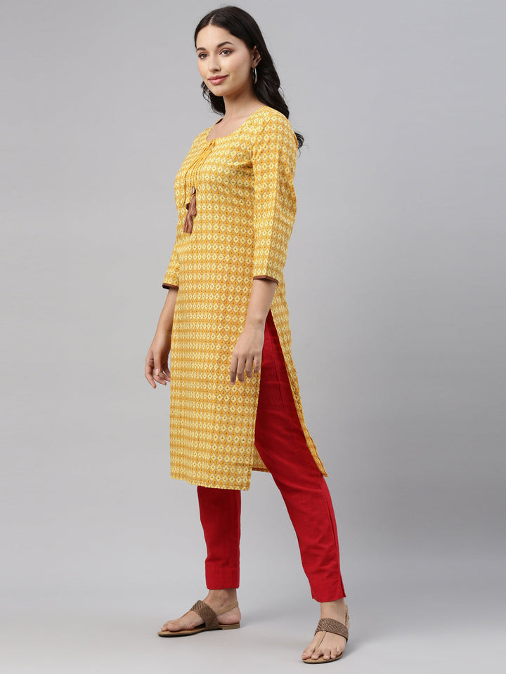 Neerus Yellow printed straight kurta for women - side view