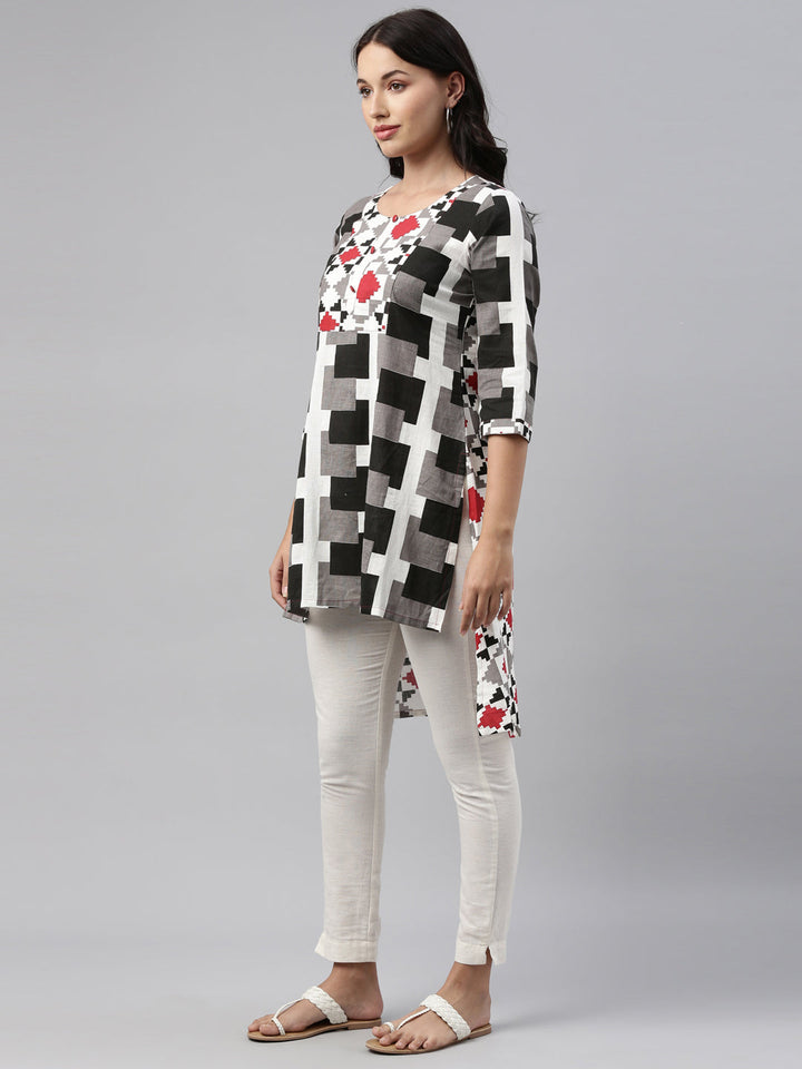 Neerus Black slub cotton straight kurti - side view