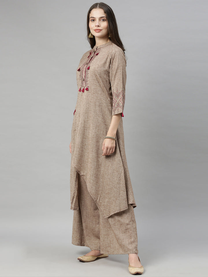 Neerus Beige rayon printed kurta set - detail view 2