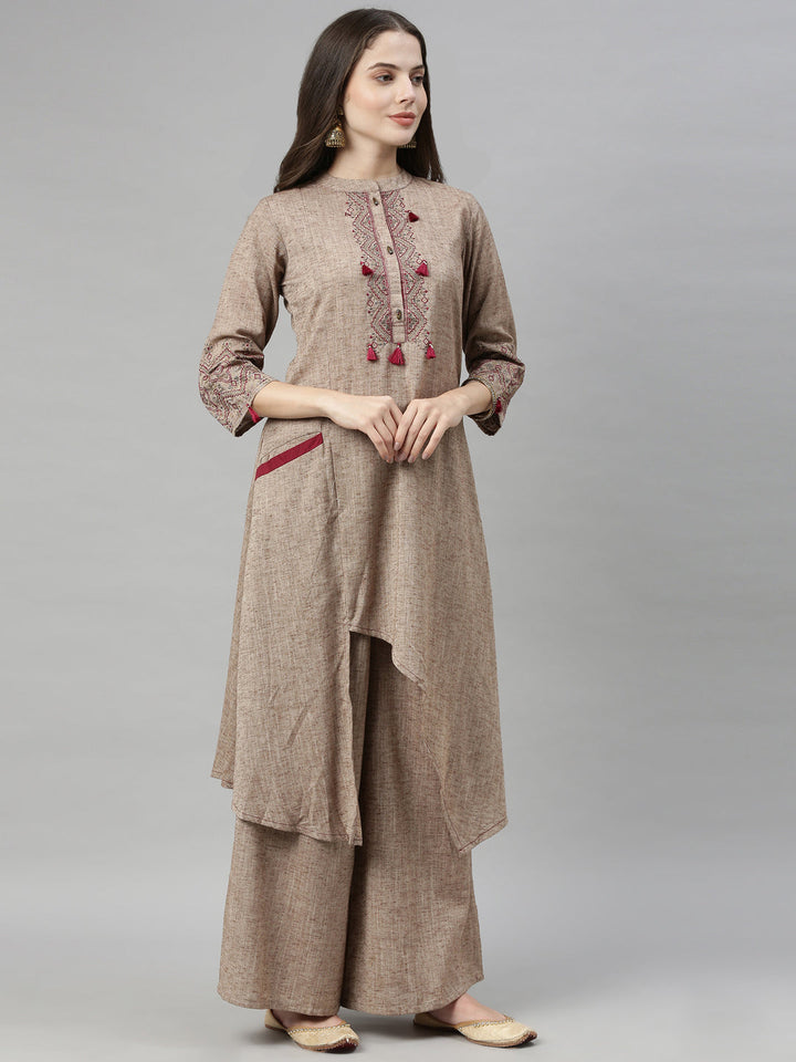 Neerus Beige rayon printed kurta set - detail view 3