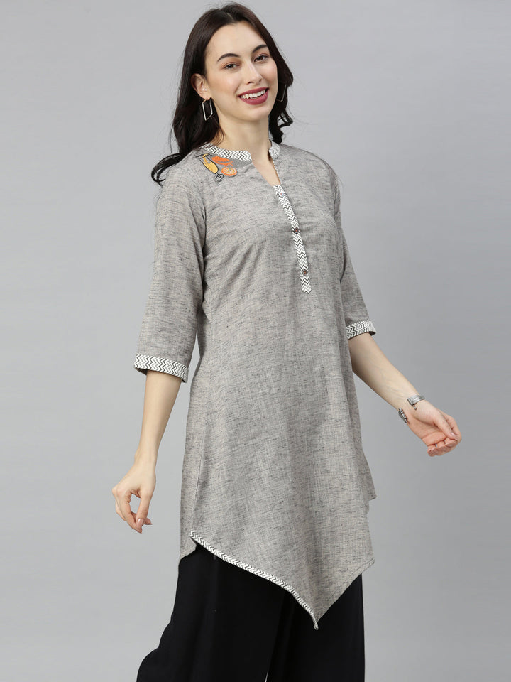 Neerus Grey embroidered high-low kurta - detail view 3