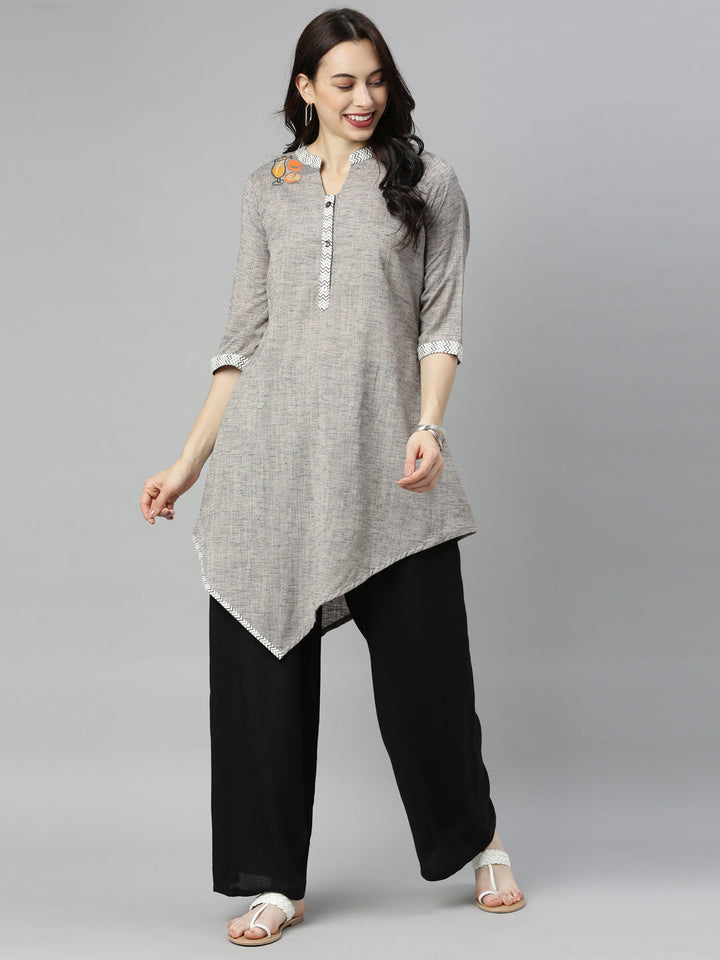 Neerus Grey embroidered high-low kurta - detail view 5