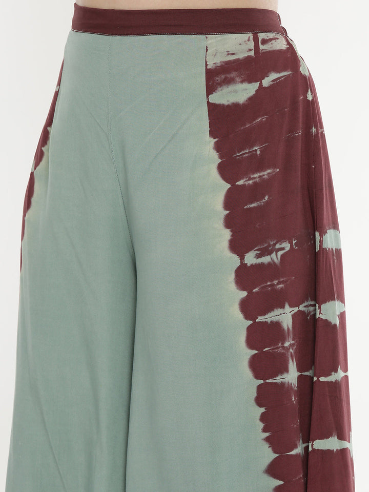 Neerus Green cotton printed A-line kurta - detail view 3